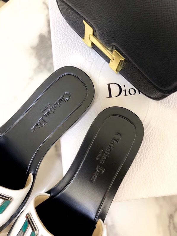 Flat leather sandals slippers , size 34-42 ,with box, SS50-1028