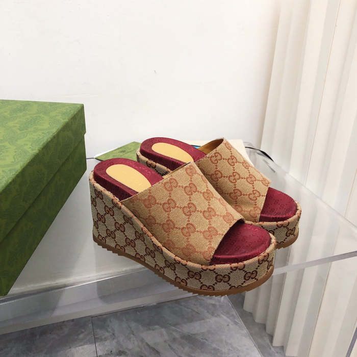 2022 new slippers,size 35-44,with box , SS70-1298-1303
