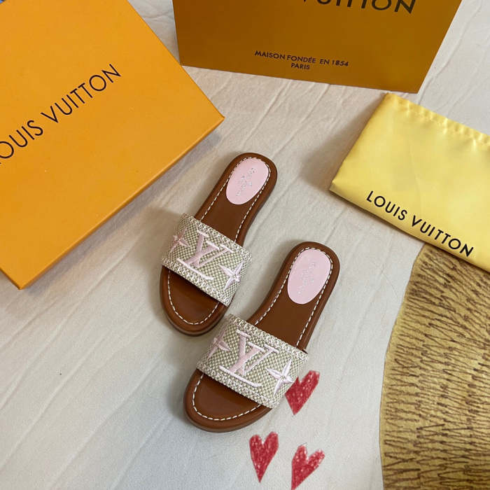 Flat leather sandals slippers , size 35-41 ,with box, SS50-920