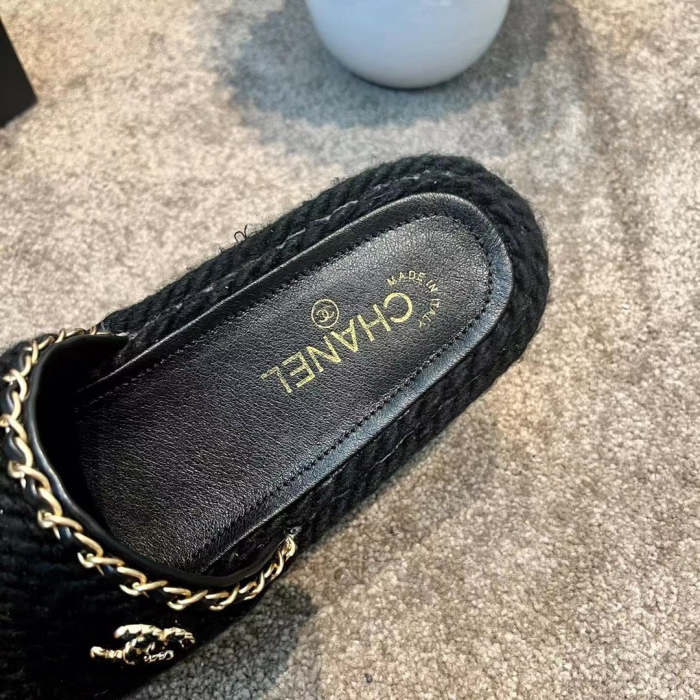 Flat leather sandals slippers , size 35-40 ,with box, SS60-1459