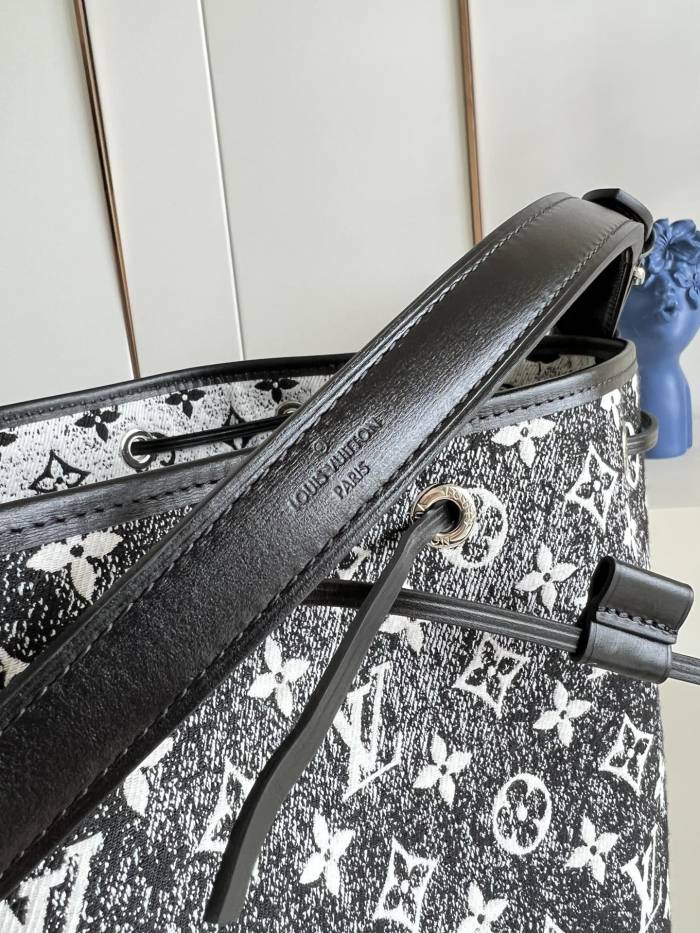jacquard denim bag ,AAAAA ,size 28*33*20cm ,no box, B110-91