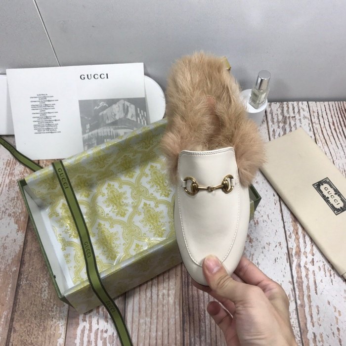 flat fur shoes, size 35-44, with box, SS70-819