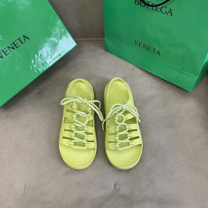 Flat leather sandals slippers , size 35-39, SS60-1807-1811
