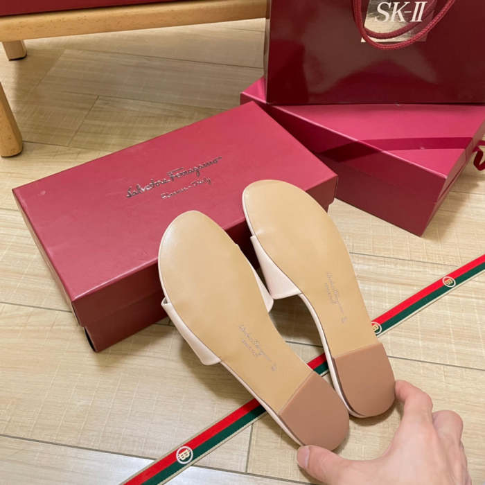 Flat leather sandals slippers , size 35-42 ,with box, SS50-1011-1019