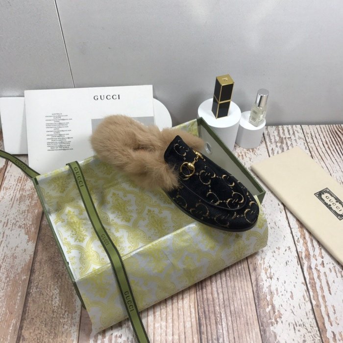 flat fur shoes, size 35-44, with box, SS70-809
