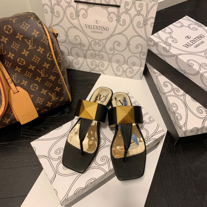 Flat leather sandals slippers , size 35-40 ,with box, SS50-967-972