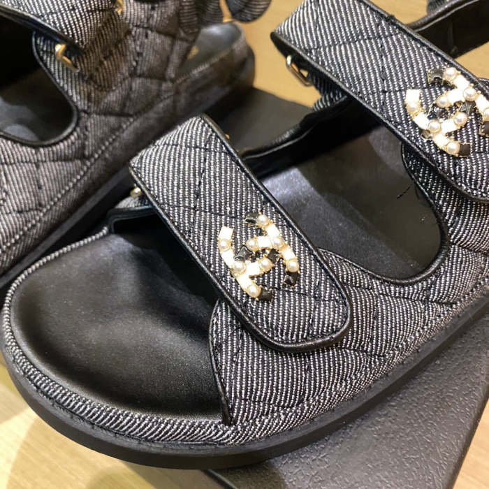 Flat leather sandals slippers , size 34-40 ,with box, SS60-1470
