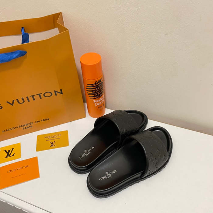 Flat leather sandals slippers , size 35-40 ,with box, SS50-940-942