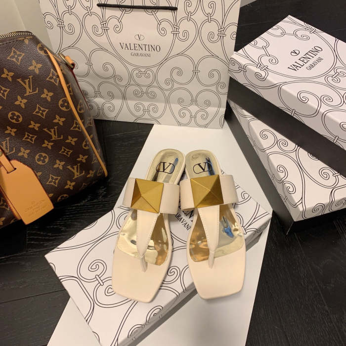Flat leather sandals slippers , size 35-40 ,with box, SS50-967-972