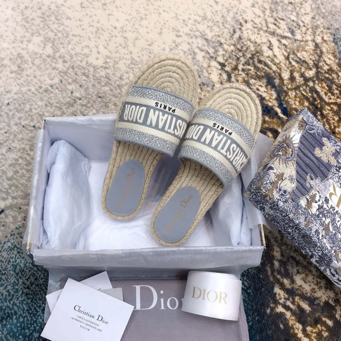 Flat sandals slippers , size 35-40 ,with box, SS60-1493-1497