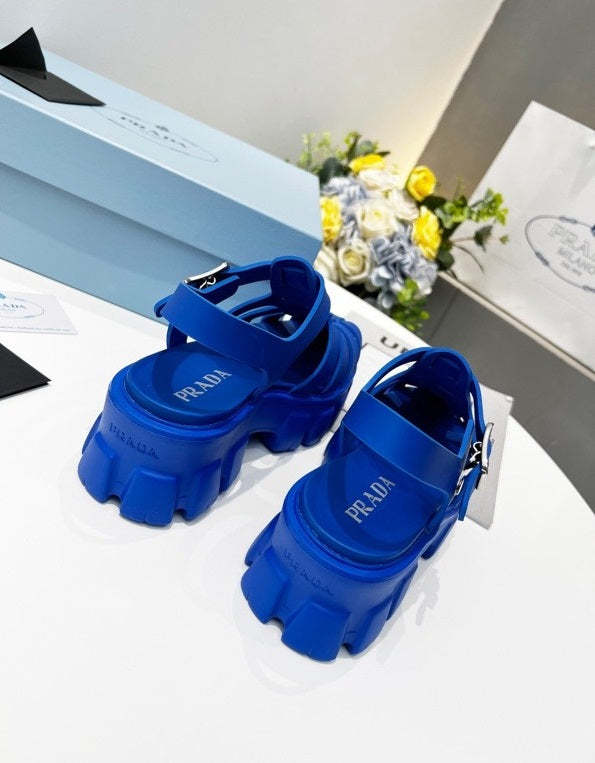 Flat sandals slippers , size 35-40 ,with box, SS70-1297