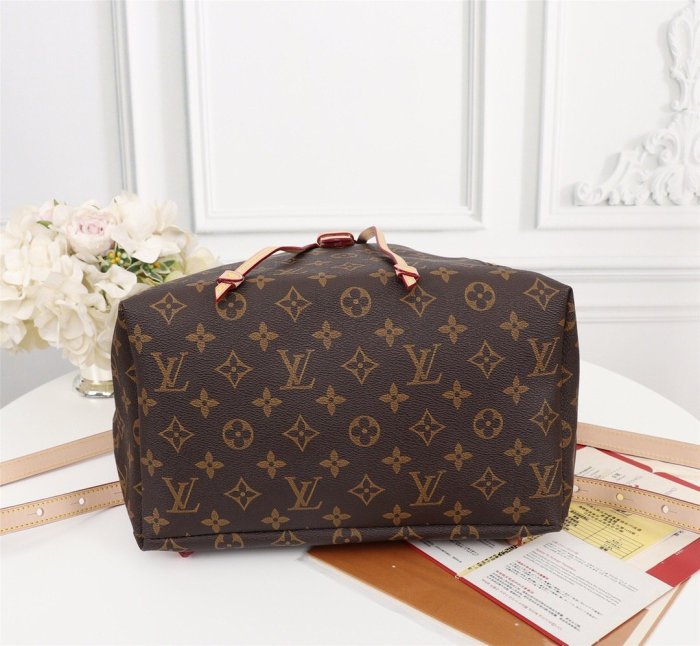 canvas and leatherbag ,top quality ,no box,with dust bag size 30-31-18cm,B110