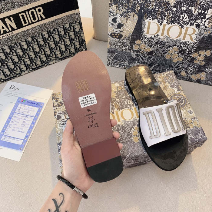 Flat leather sandals slippers , size 34-42 ,with box, SS50-1021