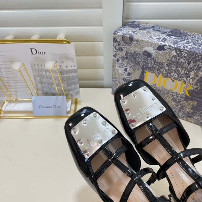 2022 new slippers,size 34-40,with box , SS70-1304