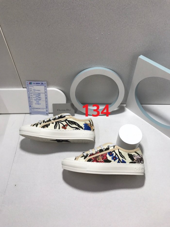 Women flat sneakers shoes, size 35-40, with box,  SS80-133-142