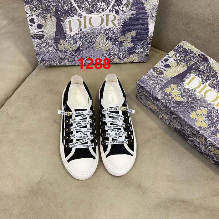 women flat sneakers shoes, size 35-40 with box , SS70-1287-1288
