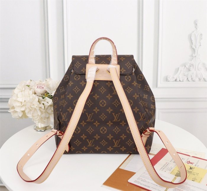 canvas and leatherbag ,top quality ,no box,with dust bag size 30-31-18cm,B110