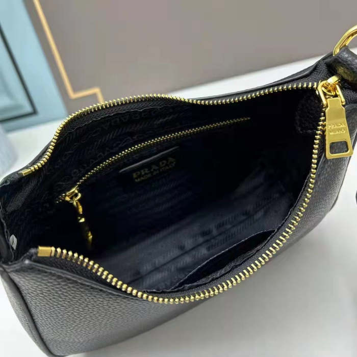 Leather  bag ,5A , size 25x18x8cm  ,no box,  B110-160