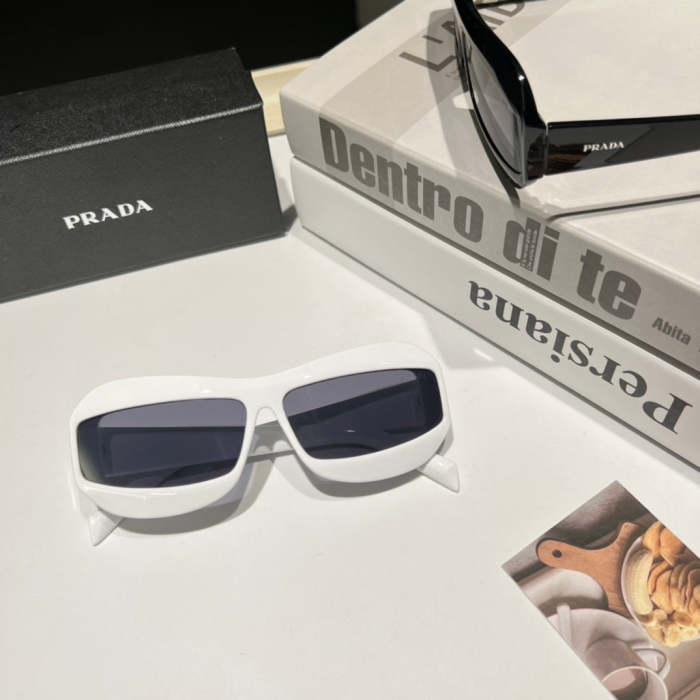 Blue light blocking sunglasses with the box and case ,G25-2526-2530