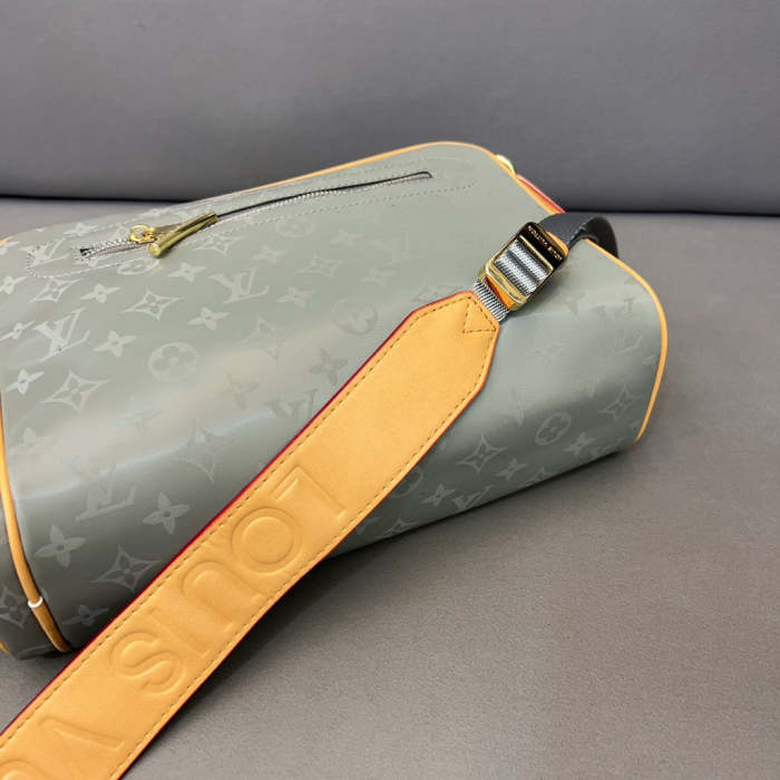 Split Leather  bag ,3A , size 35*26cm and 27*17cm ,no box,  B68-6046-6047