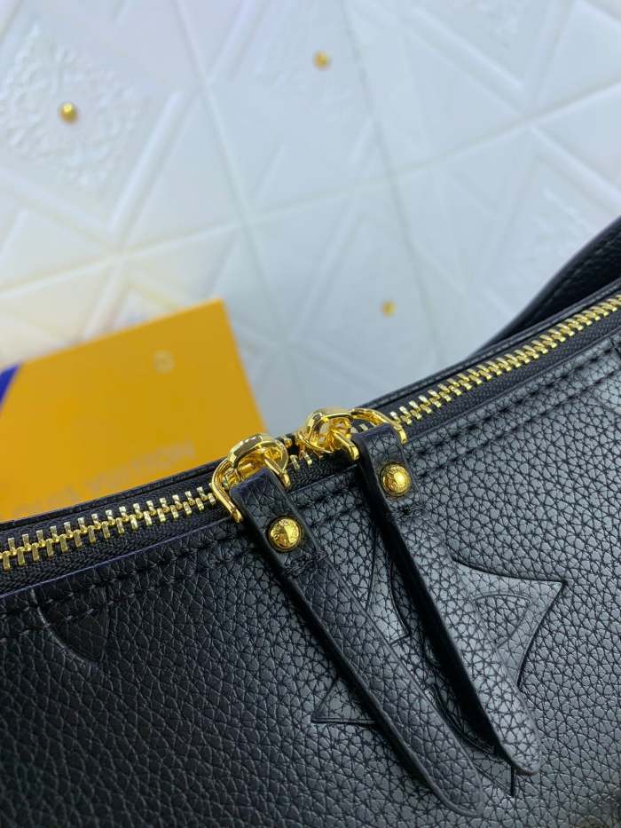 Leather bag ,5A ,no box,size 38X26X10cm,B110-166