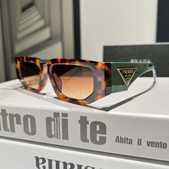 Blue light blocking sunglasses with the box and case ,G25-2531-2536