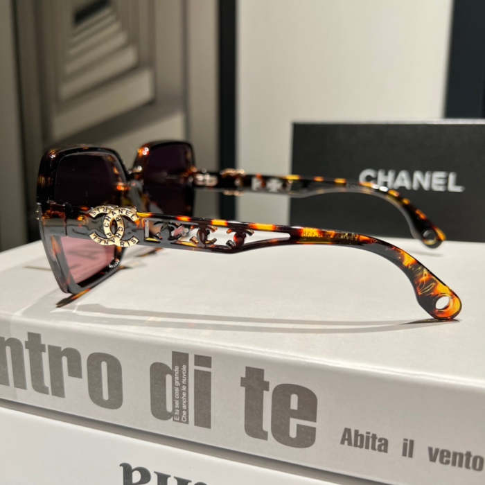 Blue light blocking sunglasses with the box and case ,G25-2448-2451