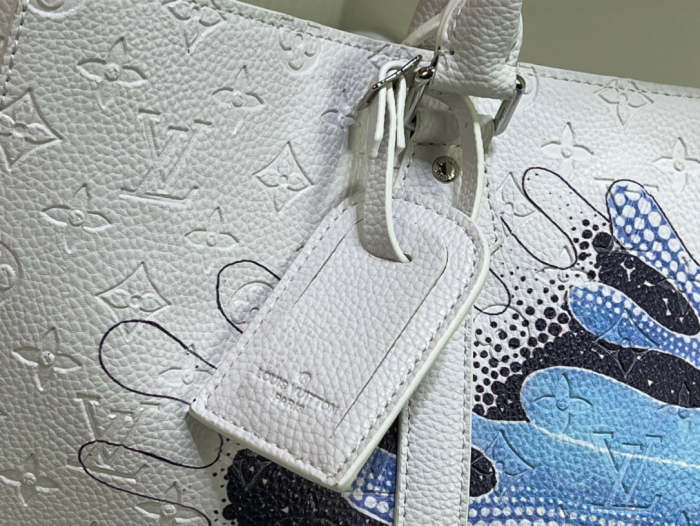 ON THE GO TOTE  Leather  bag ,5A , size 44x33x18cm ,no box,  B130-53