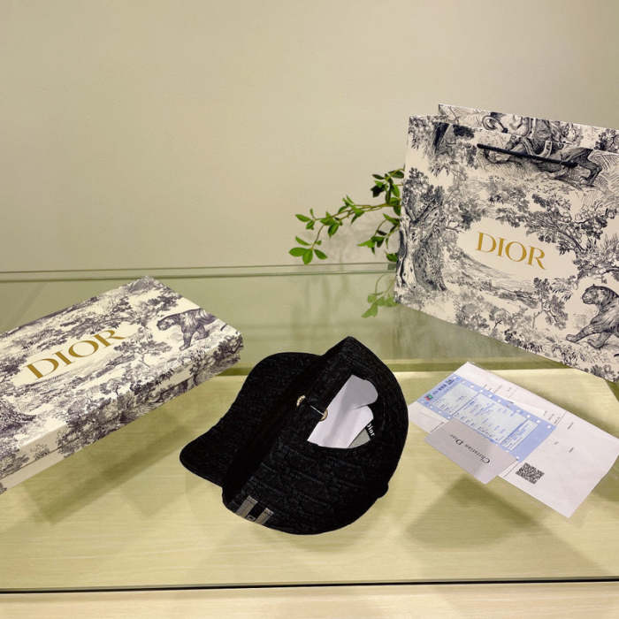 men women hat ,no box. HX25-446-447