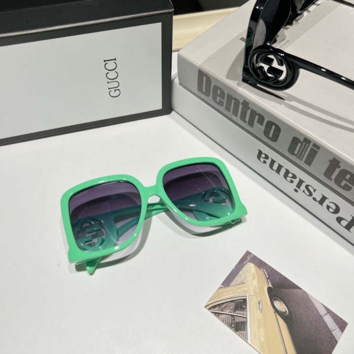 Blue light blocking sunglasses with the box and case ,G25-2365-2368
