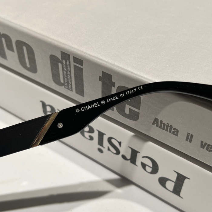 Blue light blocking sunglasses with the box and case ,G25-2452-2456