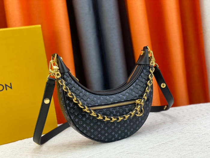 Leather bag ,5A ,size 23x13x6cm,no box, B130-57