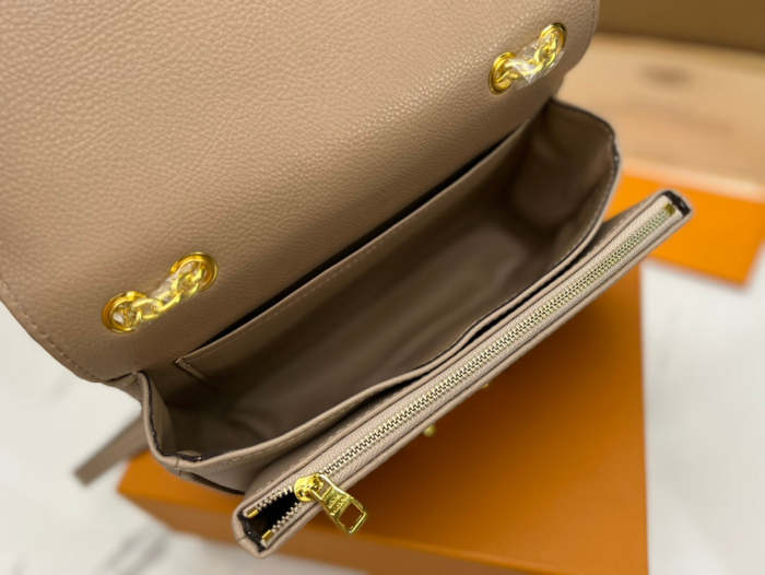 Leather bag ,AAAAA ,size 24.5*15*6.5cm,no box, B110-127