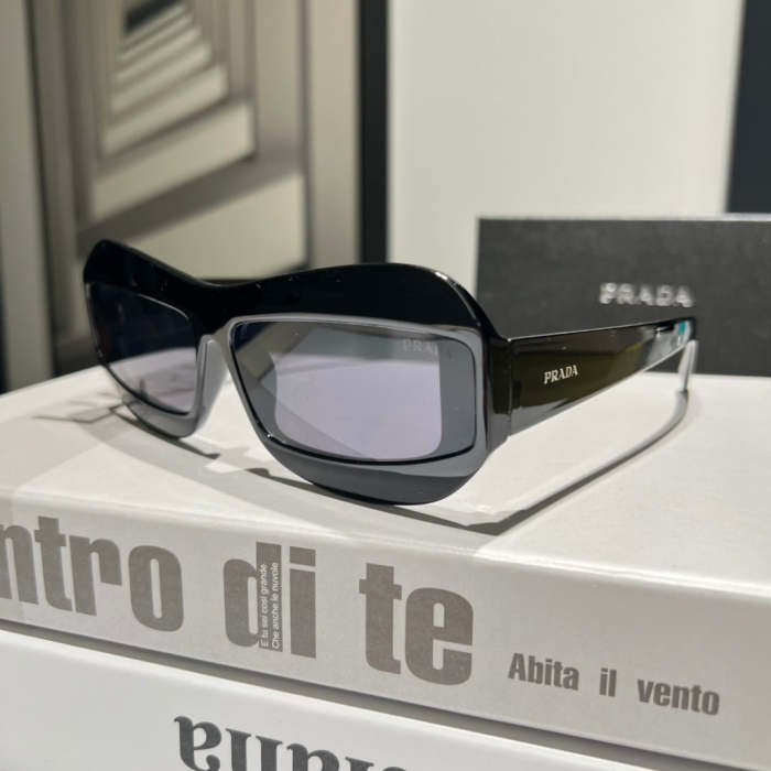 Blue light blocking sunglasses with the box and case ,G25-2526-2530