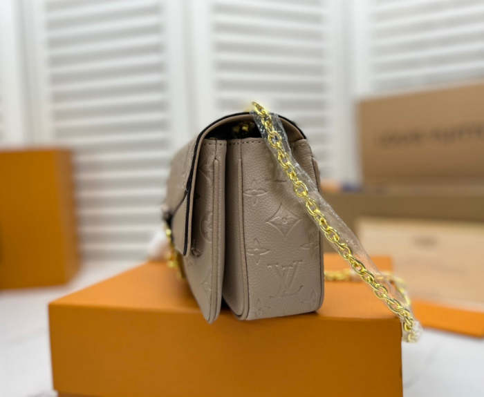 Leather bag ,AAAAA ,size 24.5*15*6.5cm,no box, B110-127