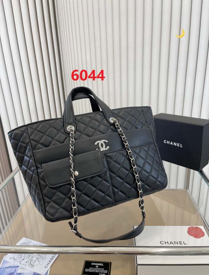Split Leather  bag ,3A , size 35*26cm and 30*33cm ,no box,  B68-6044-6045