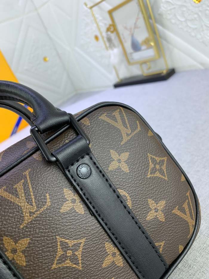 Leather bag ,5A ,no box,size 20x13x5.5cm,B110-169