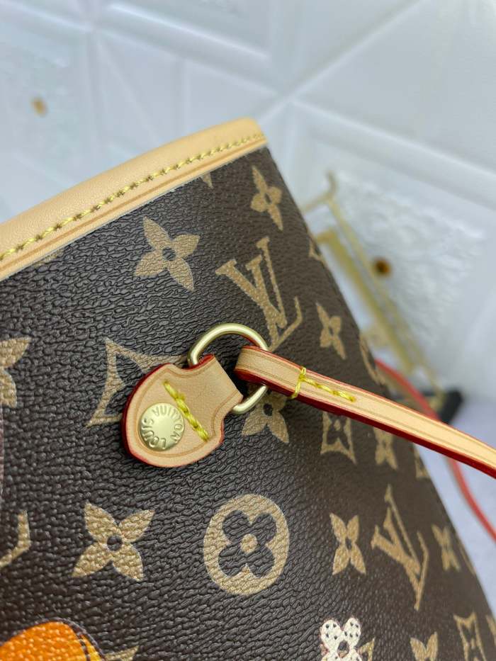 Leather neverfull  bag ,5A . size 32x29x17cm ,no box, B130-47