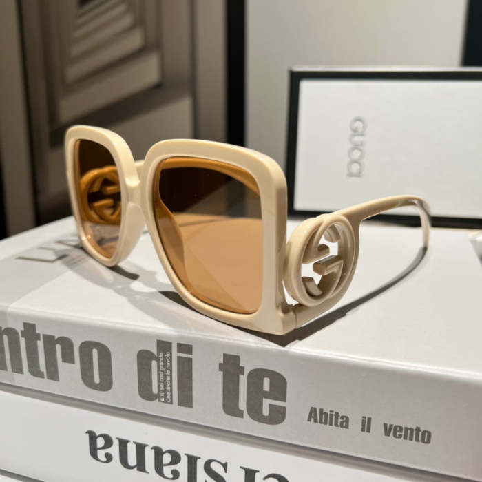 Blue light blocking sunglasses with the box and case ,G25-2365-2368