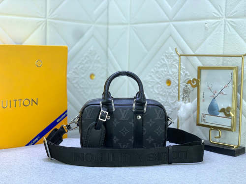 Leather bag ,5A ,no box,size 20x13x5.5cm,B110-168