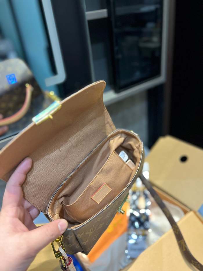 Split leather bag , 3A, no box, size 22.5*16cm , B68-5763-2765