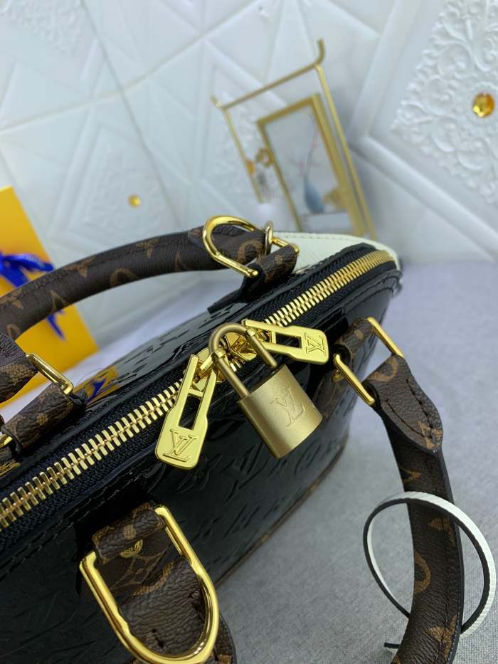 Alma Leather  bag ,5A , size 25x17.5x11.5cm ,no box,  B110-149