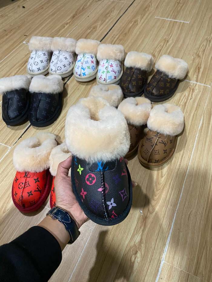 Women flat fur shoes, wih box, size 35-44, SS50-1404-1410