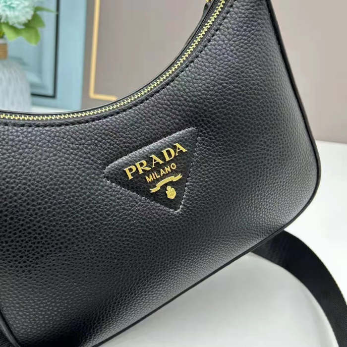 Leather  bag ,5A , size 25x18x8cm  ,no box,  B110-160