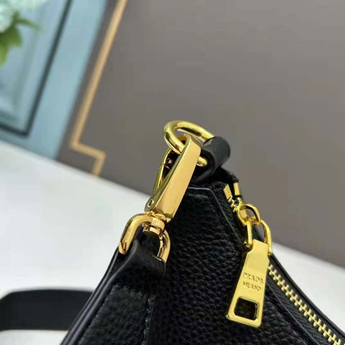 Leather  bag ,5A , size 25x18x8cm  ,no box,  B110-160