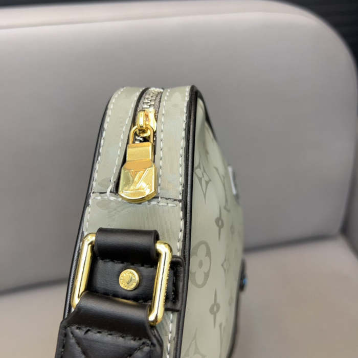 Split Leather  bag ,3A , size 35*26cm and 27*17cm ,no box,  B68-6046-6047