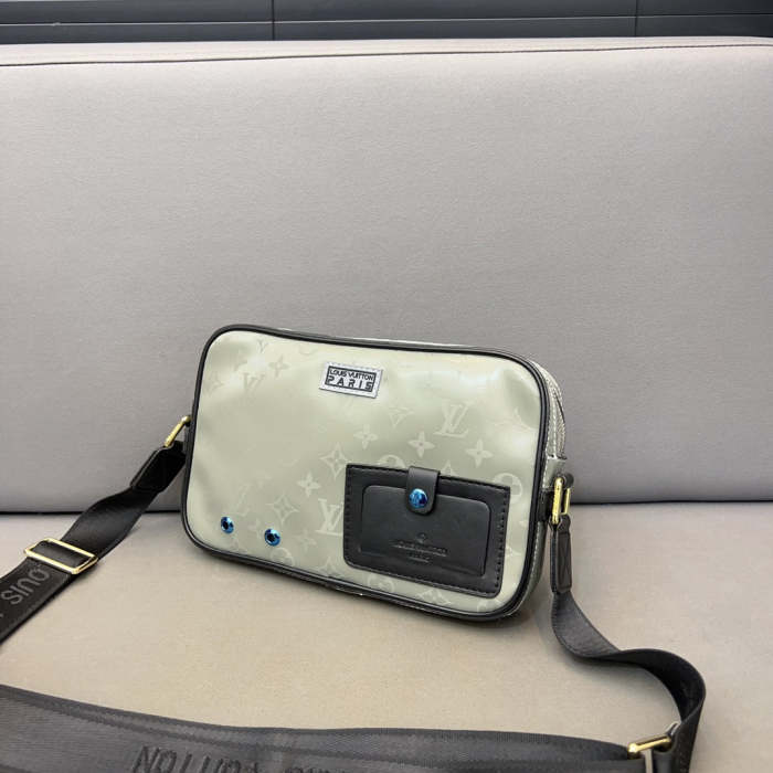 Split Leather  bag ,3A , size 35*26cm and 27*17cm ,no box,  B68-6046-6047