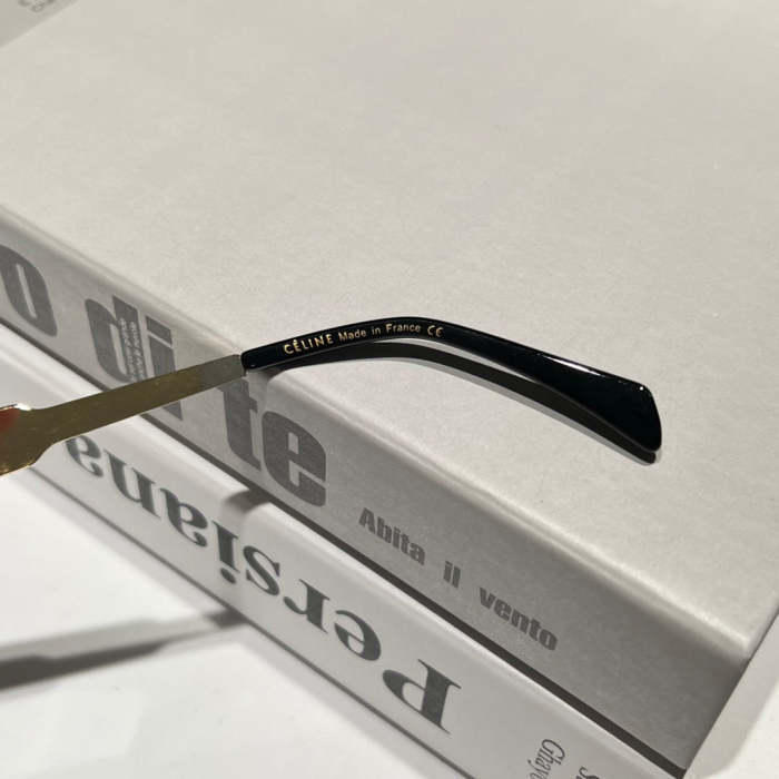 Blue light blocking sunglasses with the box and case ,G25-2306-2311