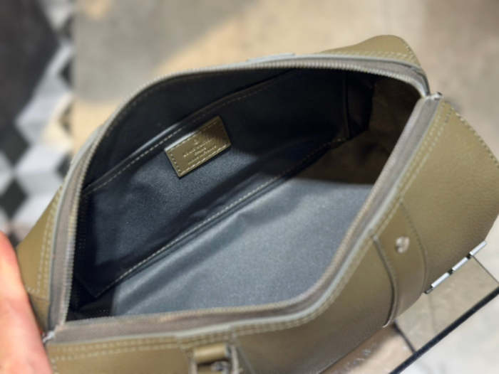 Leather city keepall bag ,mirror , size  27x17x13cm ,no box, B250-21