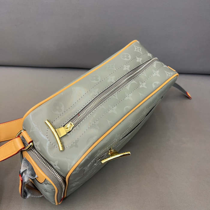 Split Leather  bag ,3A , size 35*26cm and 27*17cm ,no box,  B68-6046-6047